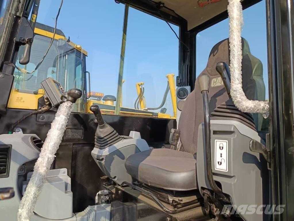 CAT 305.5 Mini kotrók < 7t