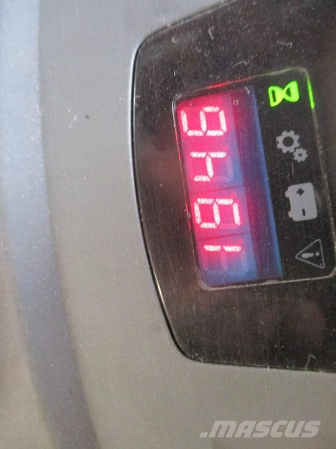 BT LPE200 Vezetőállásos alacsony emelőkocsi