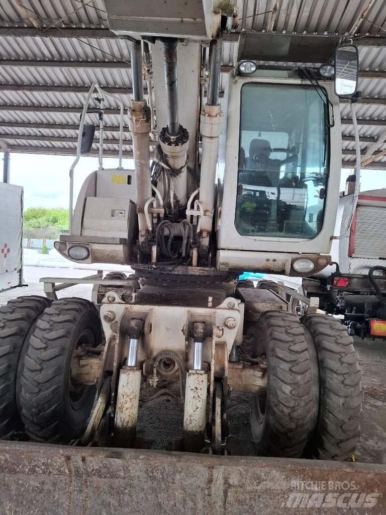 JCB JCB JS 175W Gumikerekes kotrók