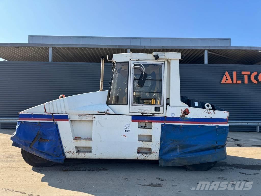 CAT PS-300B Pneumatikus kerekes hengerek