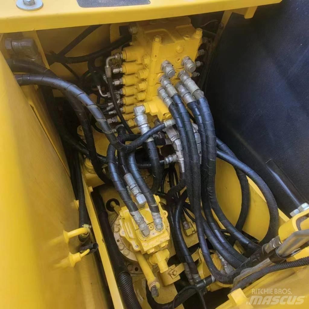 Komatsu PC 130 Lánctalpas kotrók