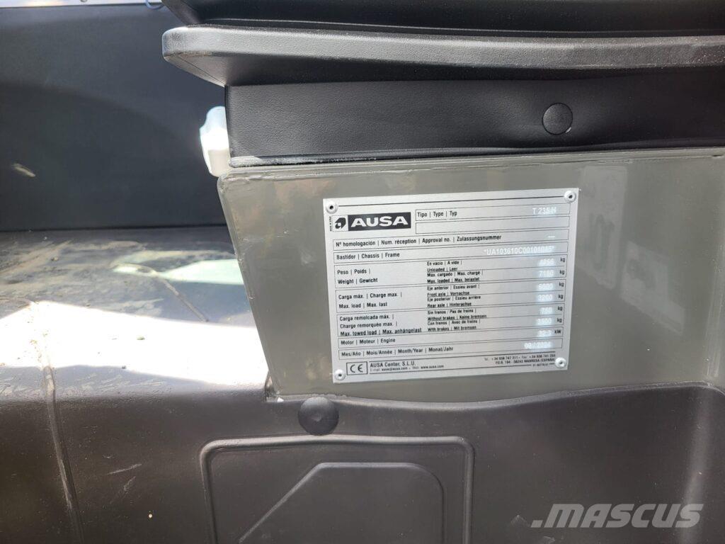 Ausa T235H Teleszkópos gumikerekes rakodók