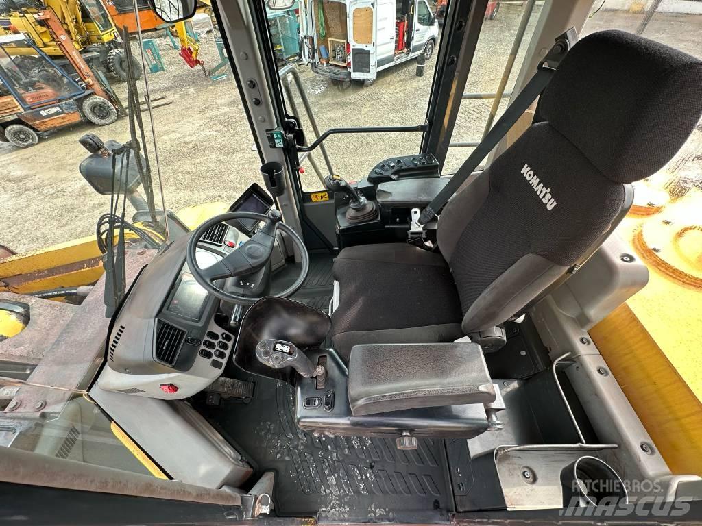 Komatsu WA 500-7 Gumikerekes homlokrakodók