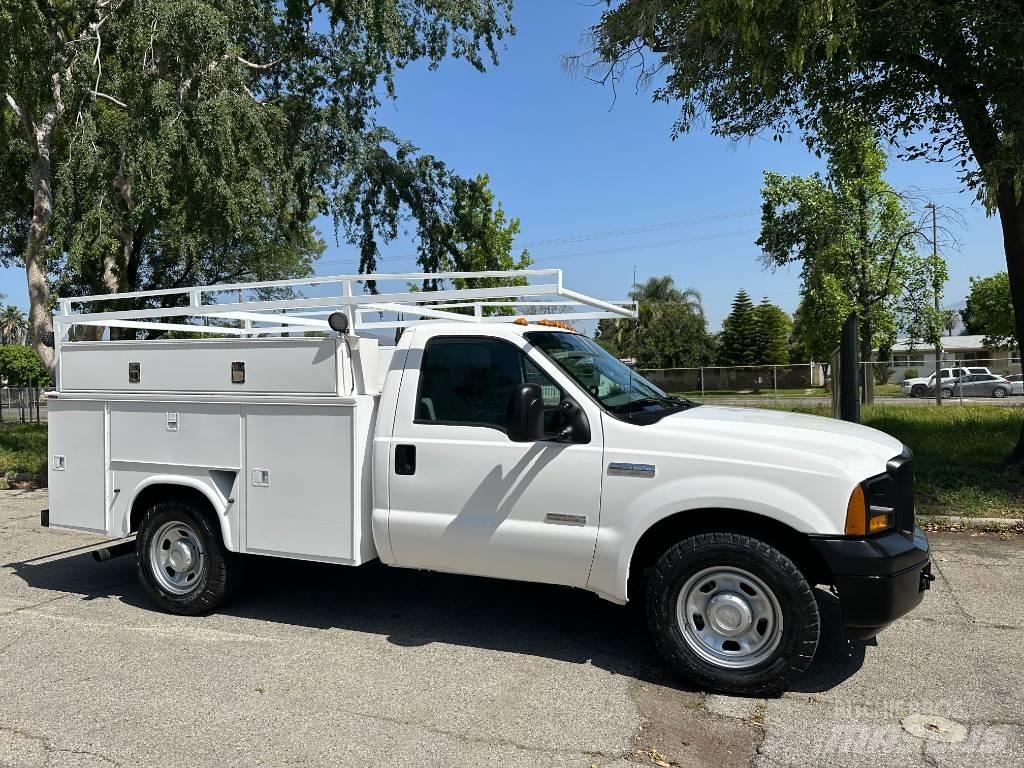 Ford F 350 Kis teherszállító/Platós kocsi