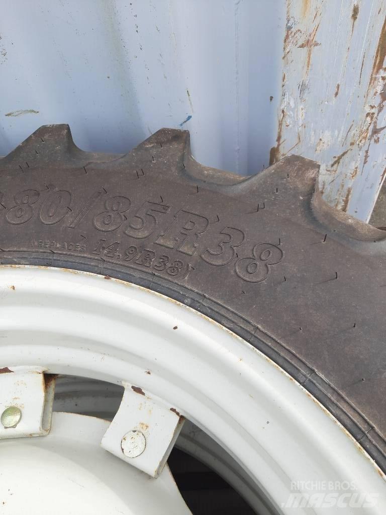 BKT 380/85R34 Egyéb traktor tartozékok