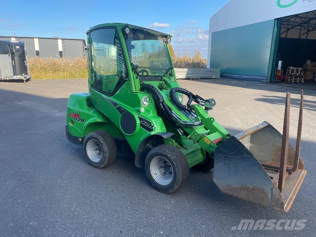 Avant 528 Univerzális rakodók