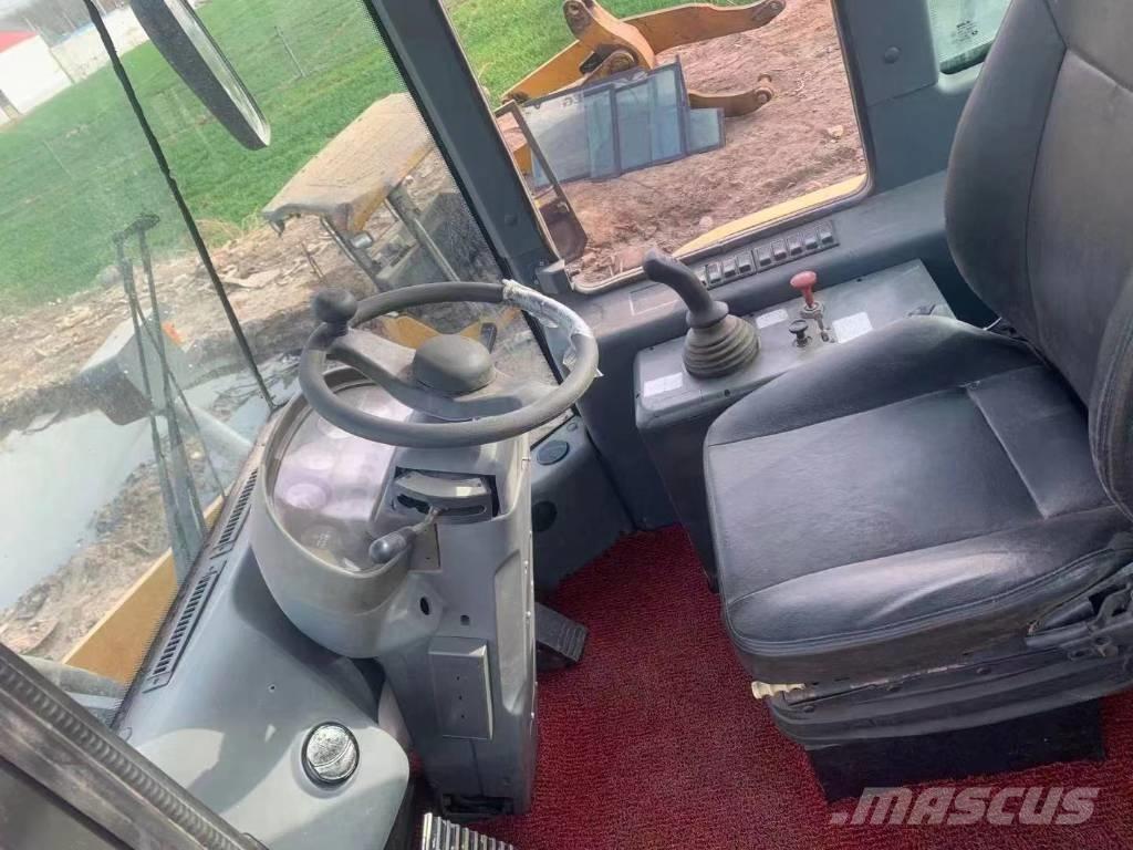 SDLG LG 956 L Gumikerekes homlokrakodók