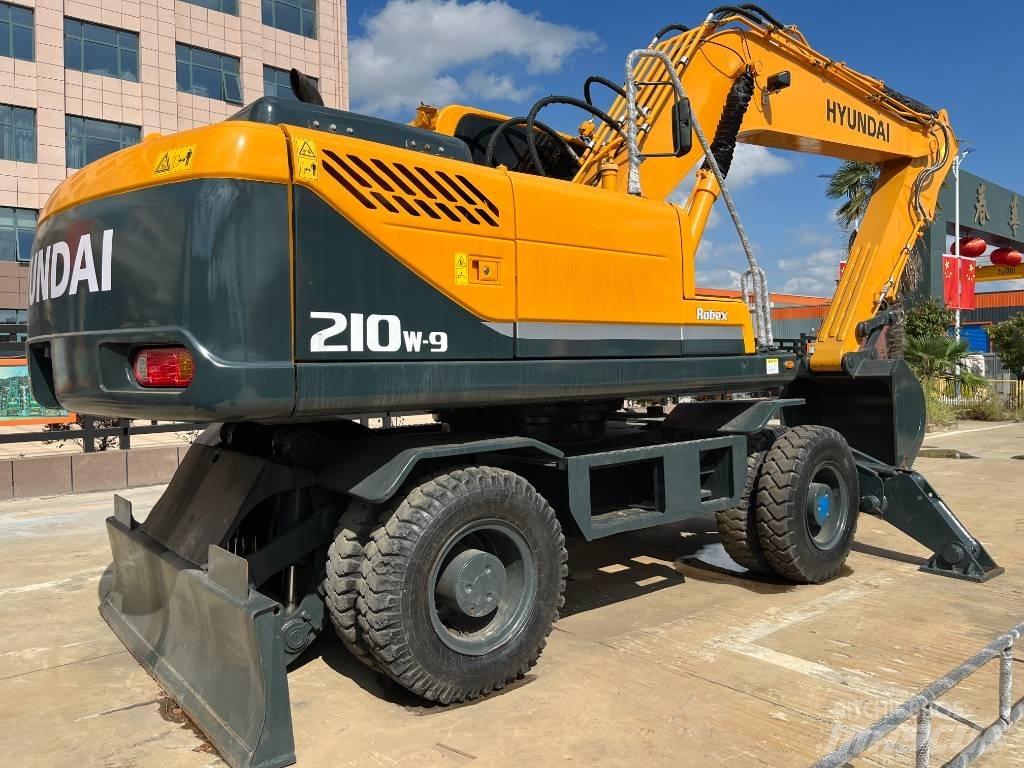 Hyundai R210W Gumikerekes kotrók