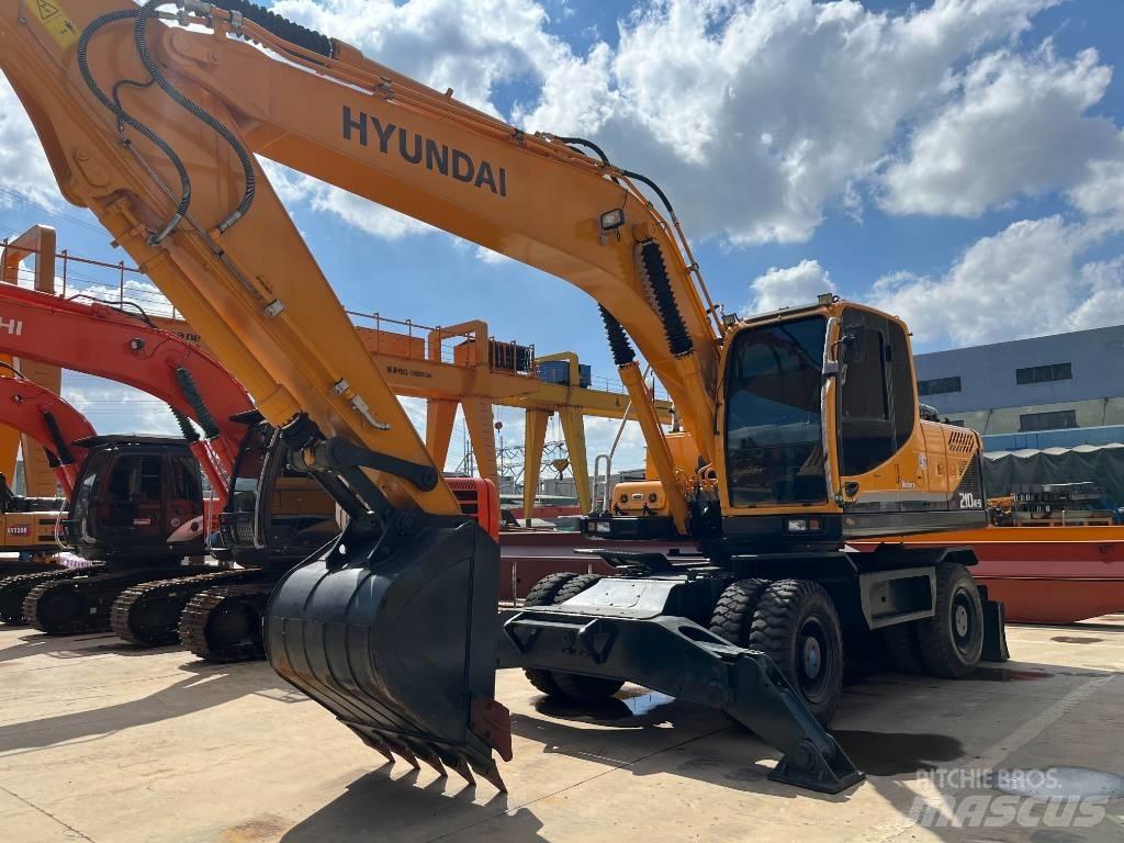 Hyundai R210W Gumikerekes kotrók