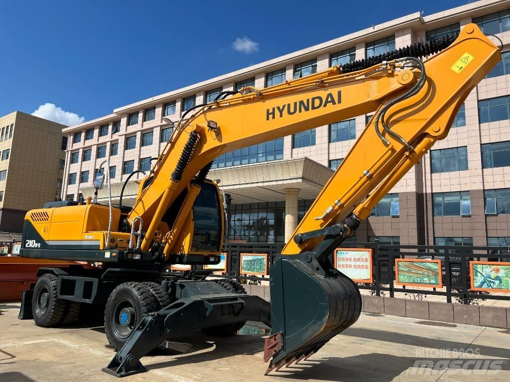 Hyundai R210W Gumikerekes kotrók