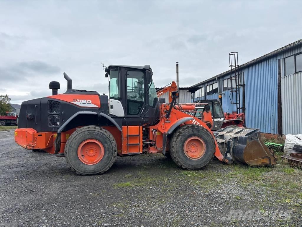 Hitachi ZW180-6 Gumikerekes homlokrakodók