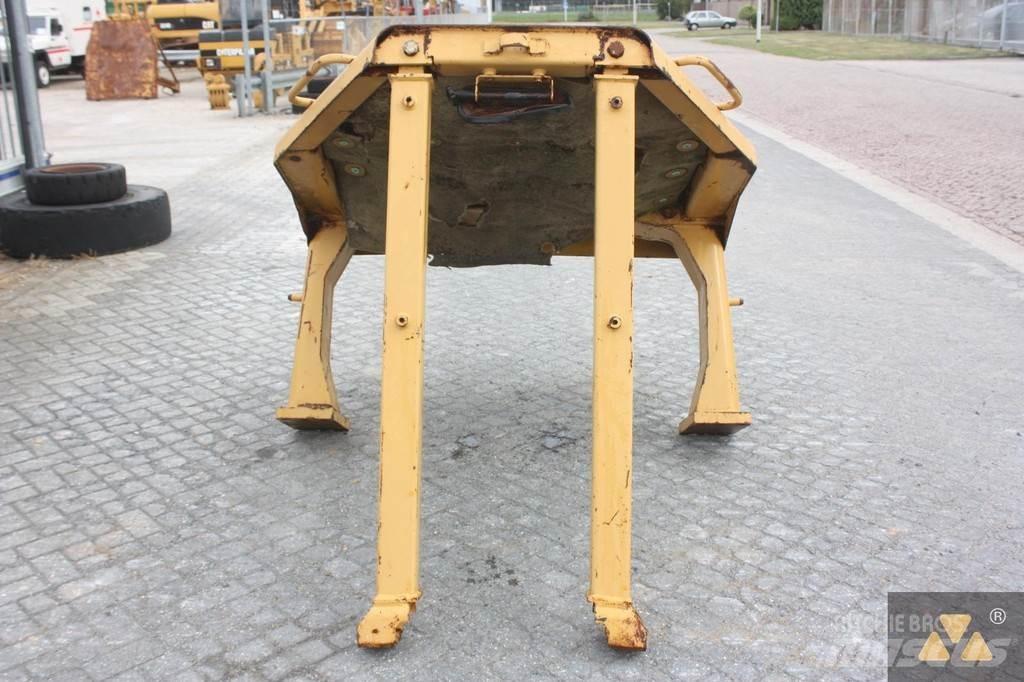 CAT D8N O-rops cab Vezetőfülke és belső tartozékok