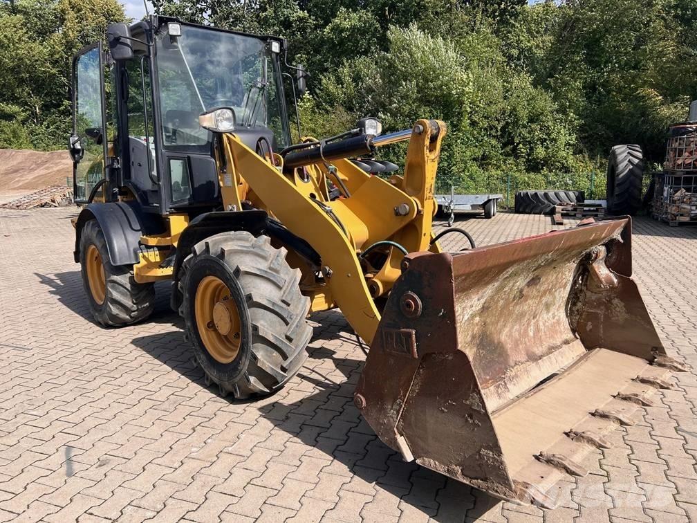 CAT 908M Radlader Gumikerekes homlokrakodók