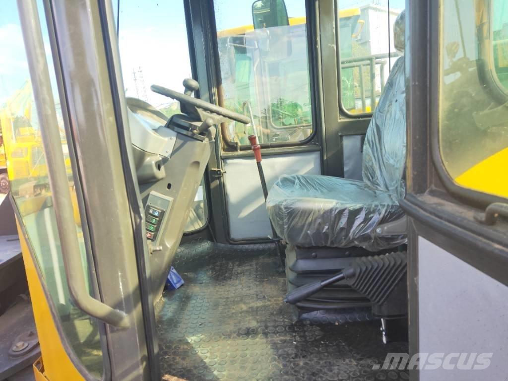 SDLG LG 953 L Gumikerekes homlokrakodók