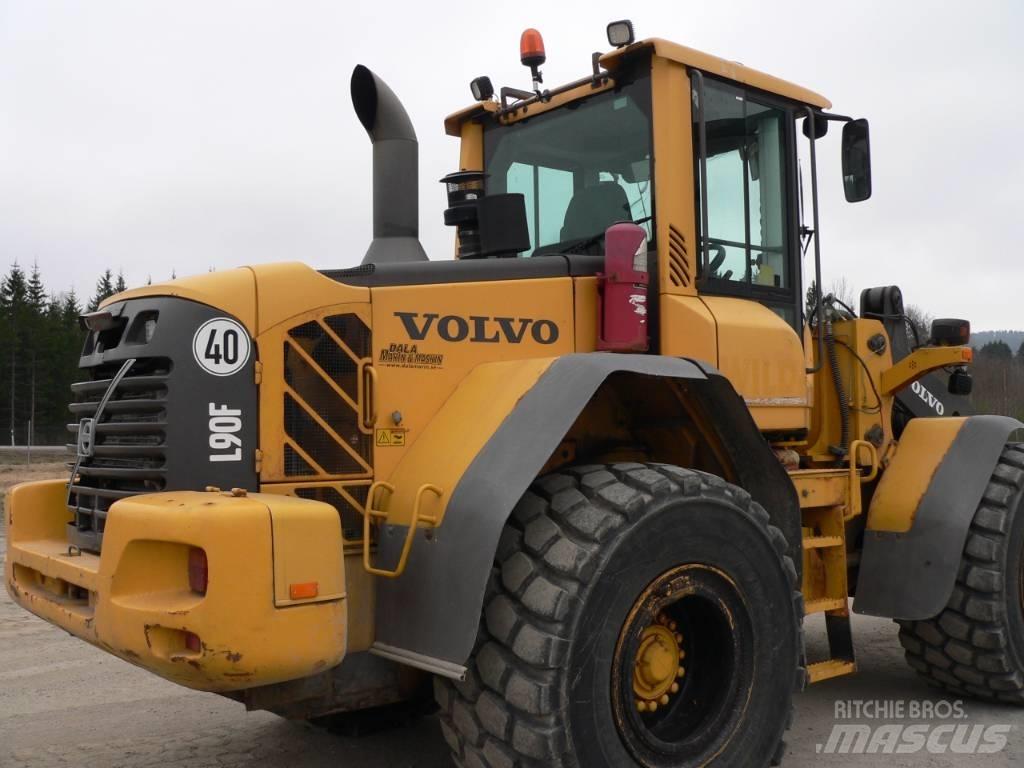 Volvo L 90 F Gumikerekes homlokrakodók