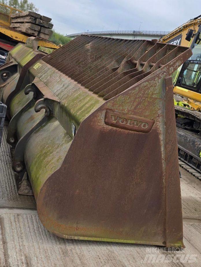 Volvo L 220 H Gumikerekes homlokrakodók