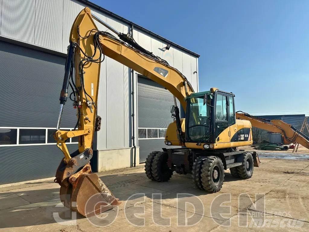 CAT M313D Gumikerekes kotrók