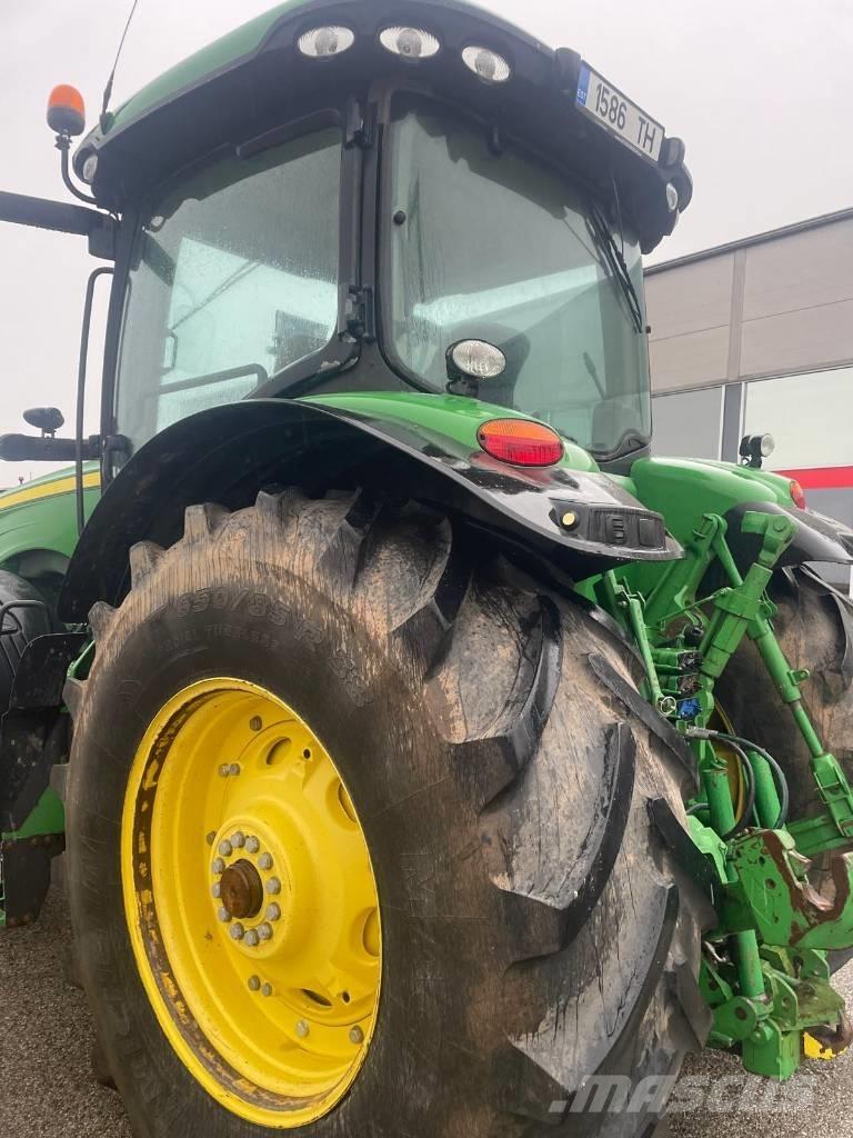 John Deere 8310 R Traktorok