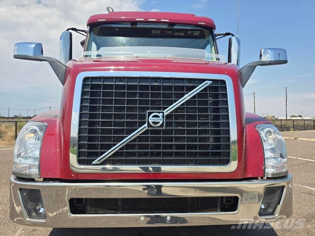 Volvo VNL 42 T300 Nyergesvontatók