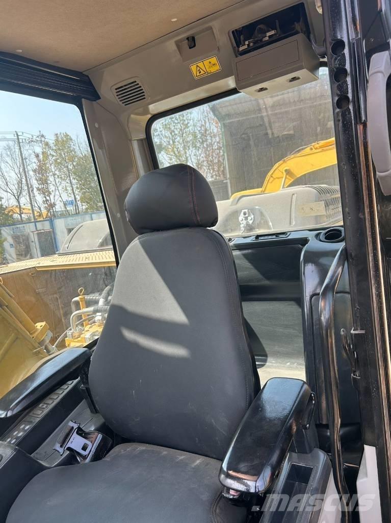 CAT 325 D Közepes (midi) kotrók 7 t - 12 t