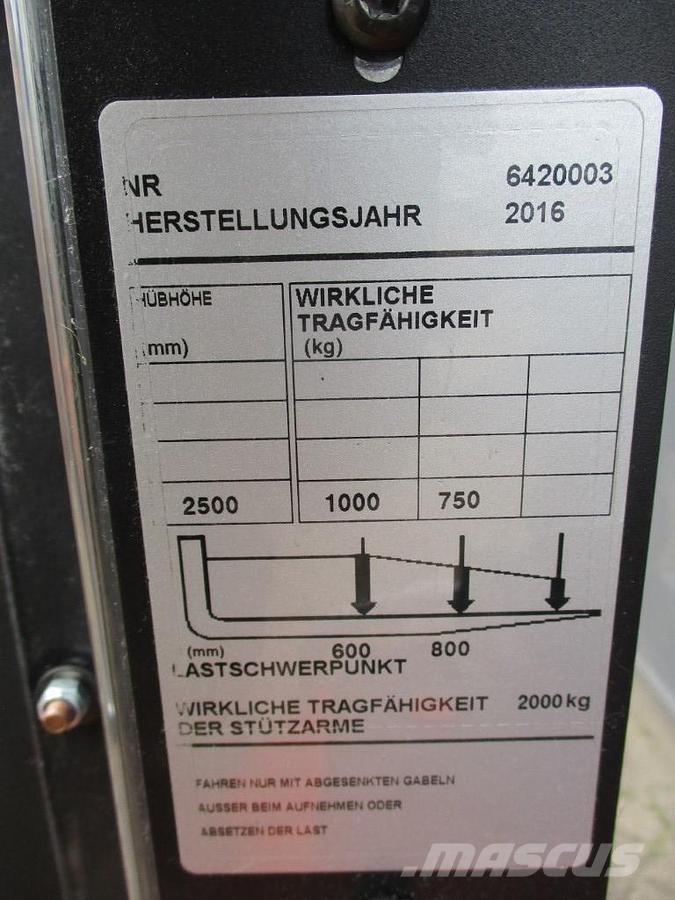 BT SPE200D Vezetőállásos alacsony emelőkocsi