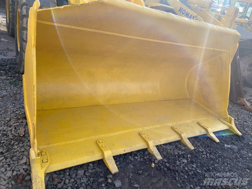 Komatsu WA 320-5 Gumikerekes homlokrakodók