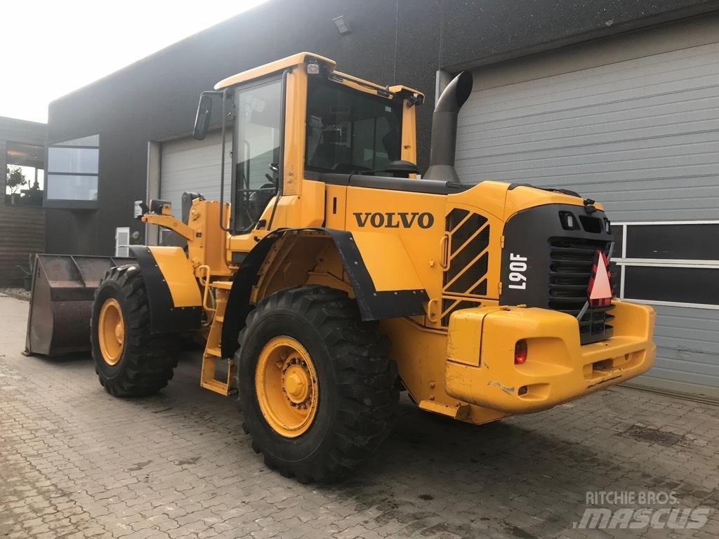 Volvo L90F Gumikerekes homlokrakodók