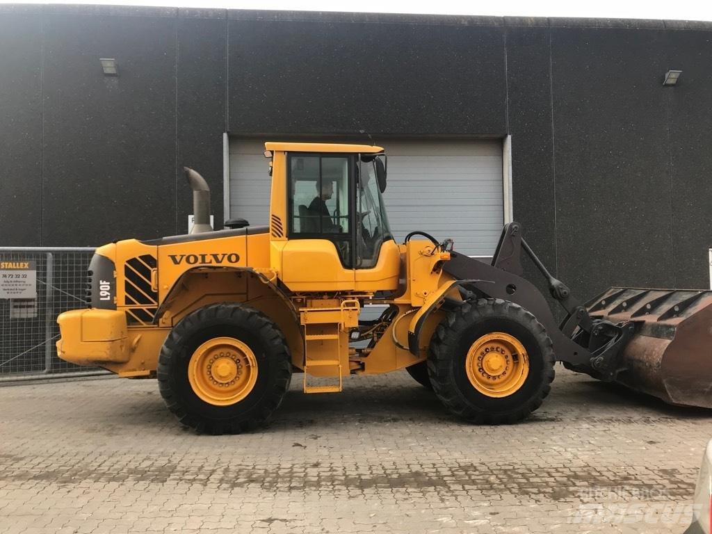 Volvo L90F Gumikerekes homlokrakodók