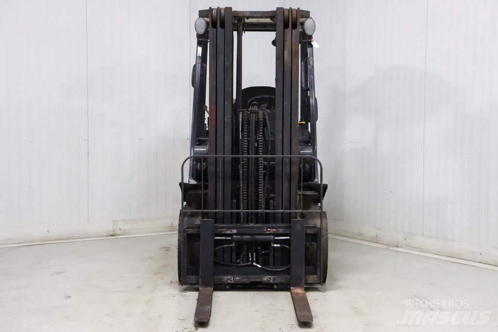 Nissan U1D2A20LQ Gázüzemű targoncák