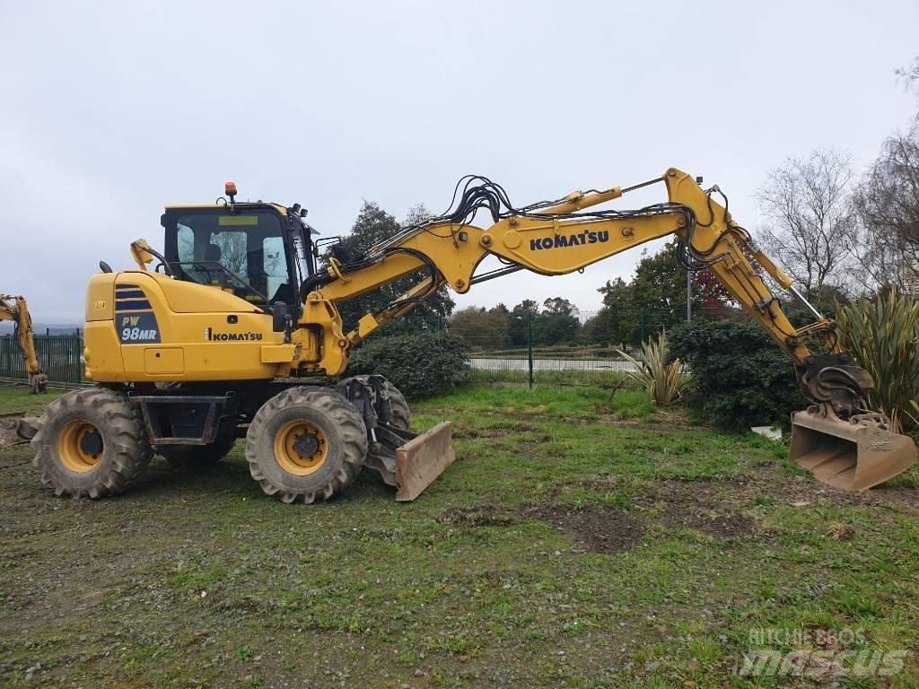 Komatsu PW98MR-10 Gumikerekes kotrók