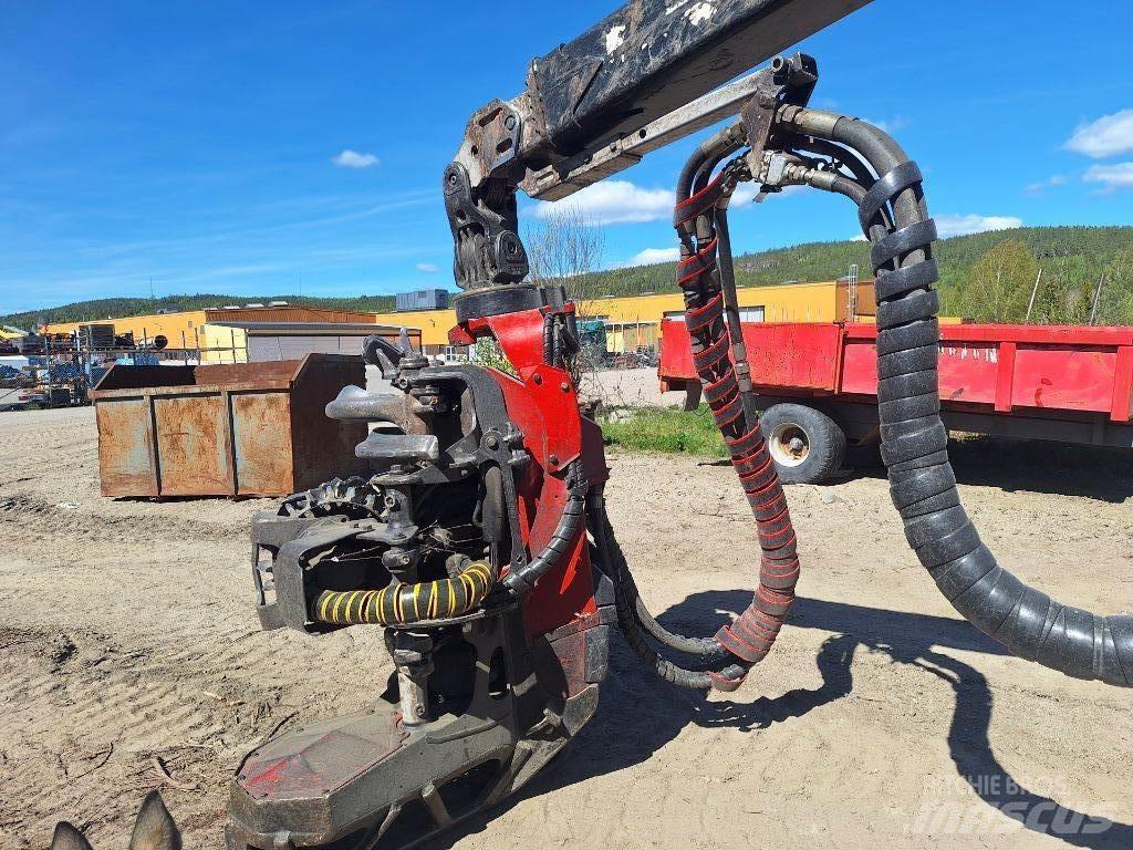 Komatsu 931XC Betakarítók