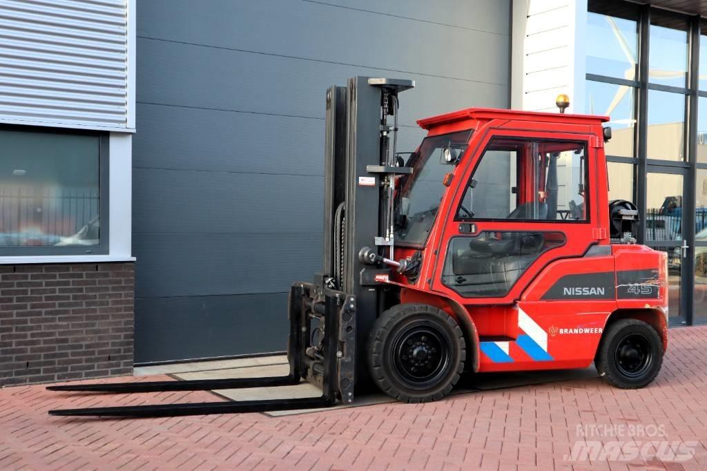 Nissan J1F4A45LY Gázüzemű targoncák