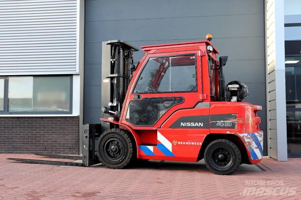 Nissan J1F4A45LY Gázüzemű targoncák