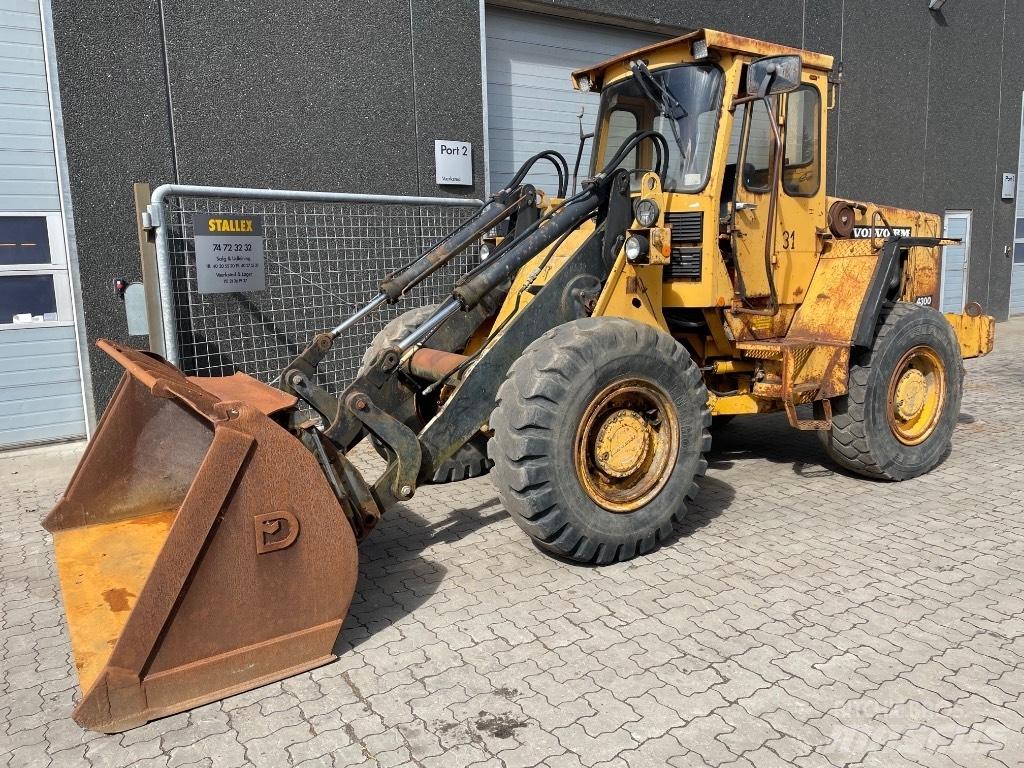 Volvo 4300 Gumikerekes homlokrakodók