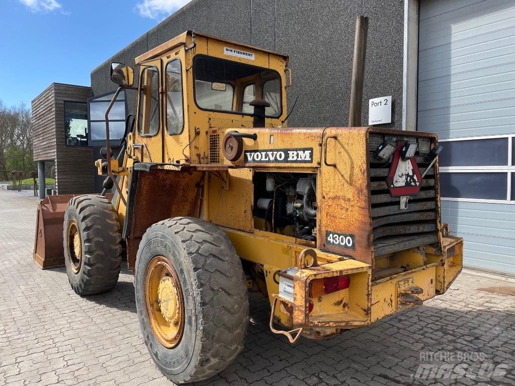 Volvo 4300 Gumikerekes homlokrakodók