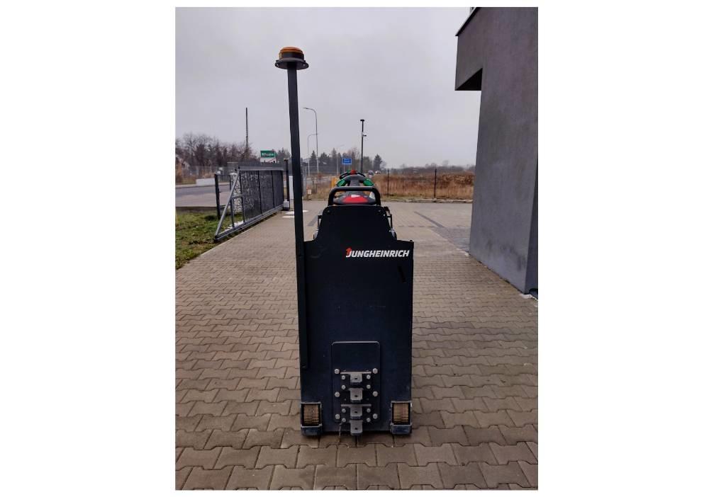 Jungheinrich EZS 130 Vontatótargonca