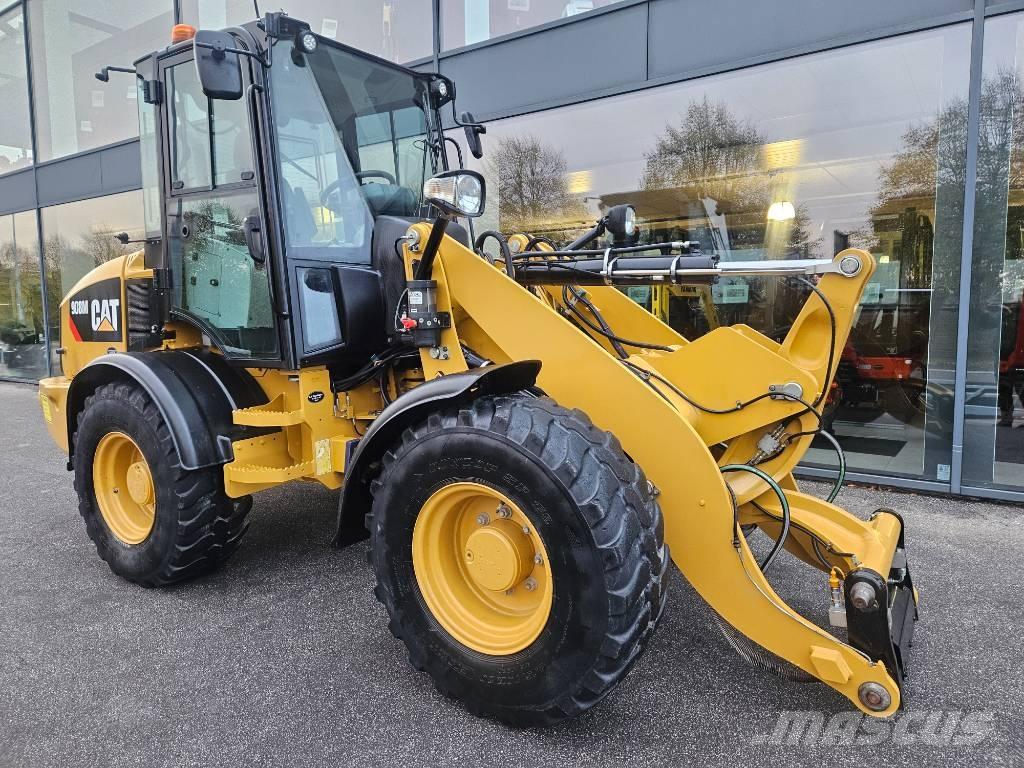 CAT 908m Gumikerekes homlokrakodók