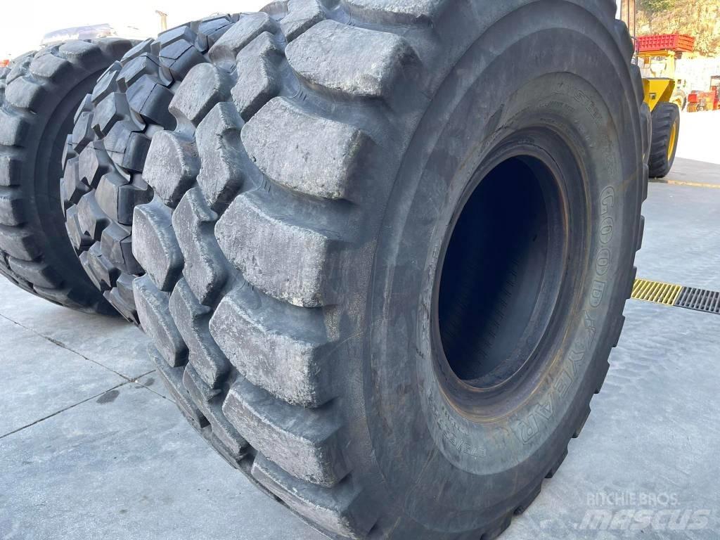 CAT 982M Gumikerekes homlokrakodók
