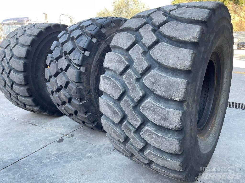 CAT 982M Gumikerekes homlokrakodók