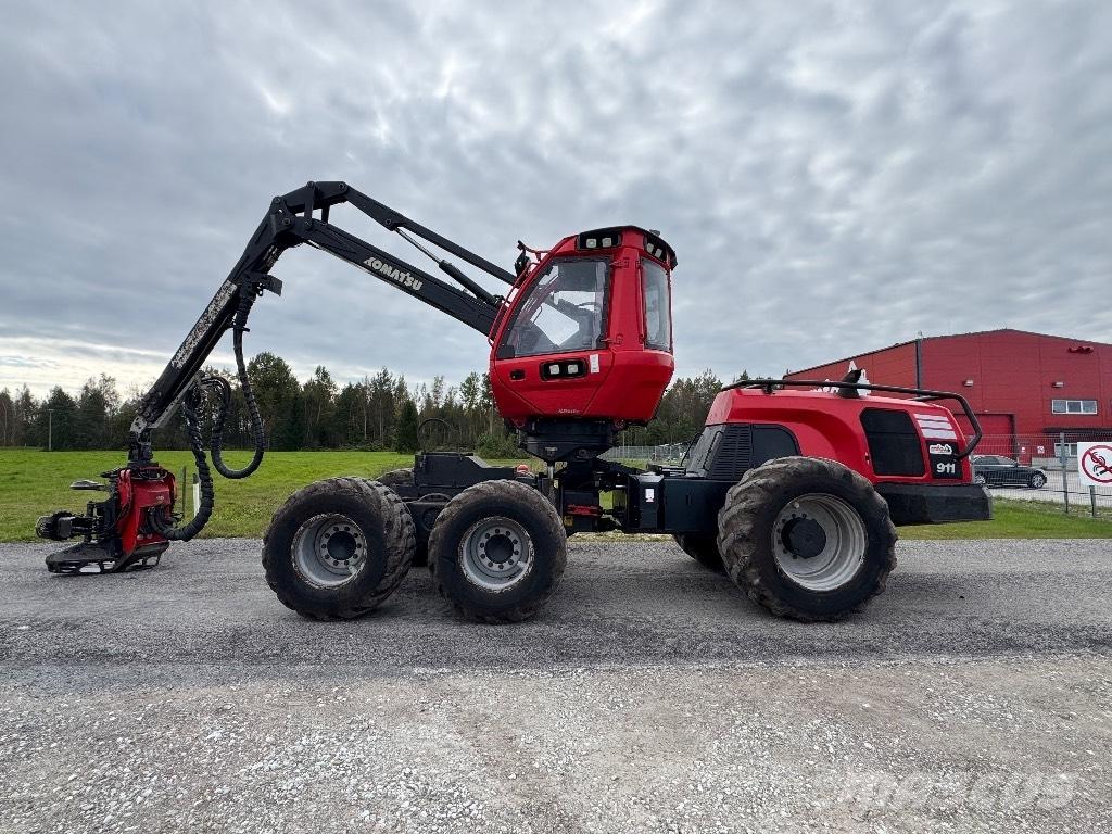 Komatsu 911 Betakarítók