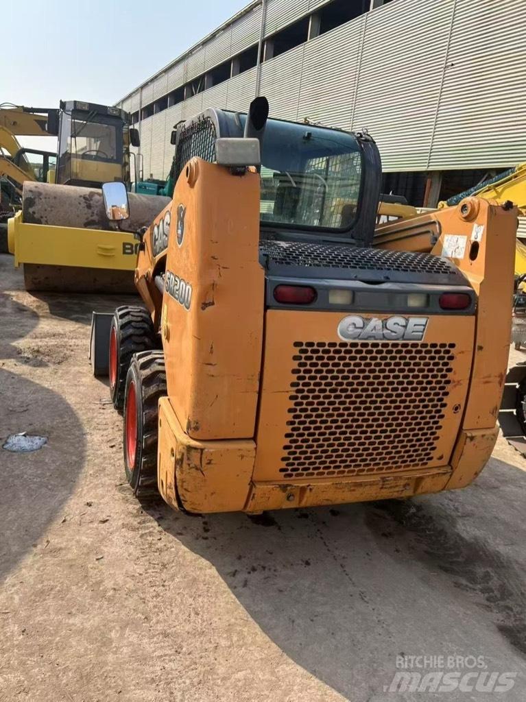 CASE SR 200 Kompaktrakodók