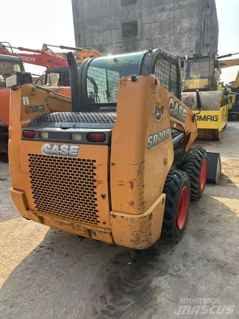 CASE SR 200 Kompaktrakodók