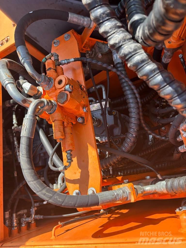 Doosan DX 210 W Gumikerekes kotrók
