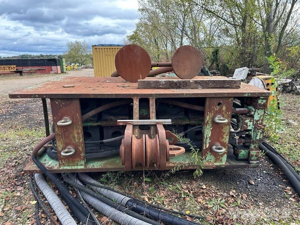  ICE 8514 + 780 Vibrátoros cölöpverő