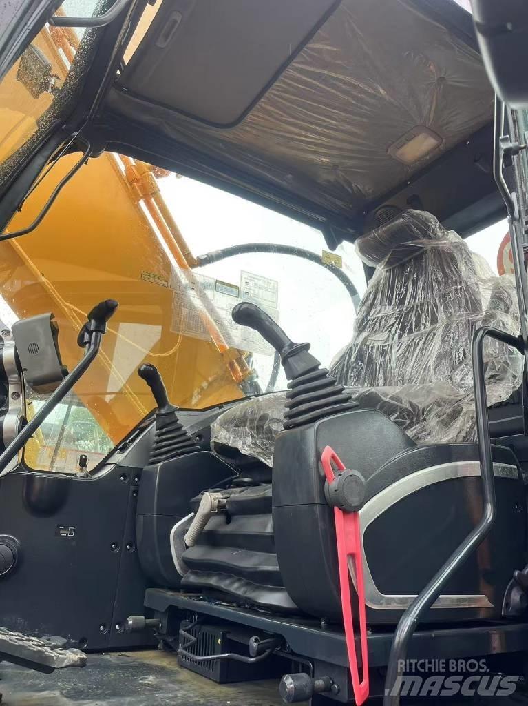 Hyundai R220LC-9S Gumikerekes kotrók