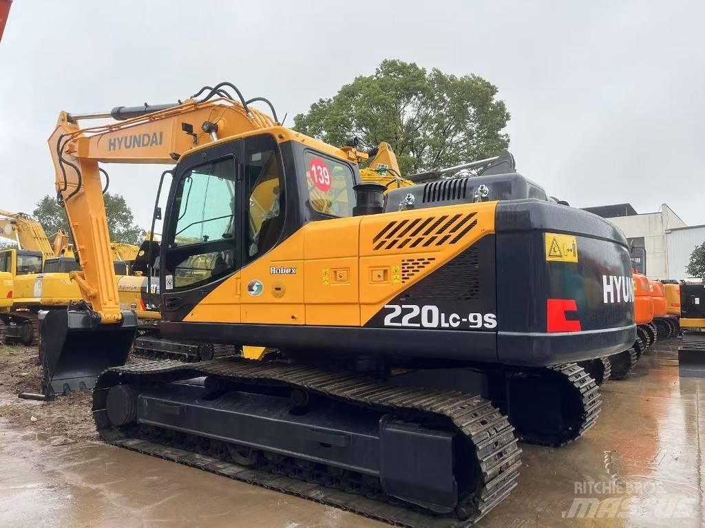 Hyundai R220LC-9S Gumikerekes kotrók