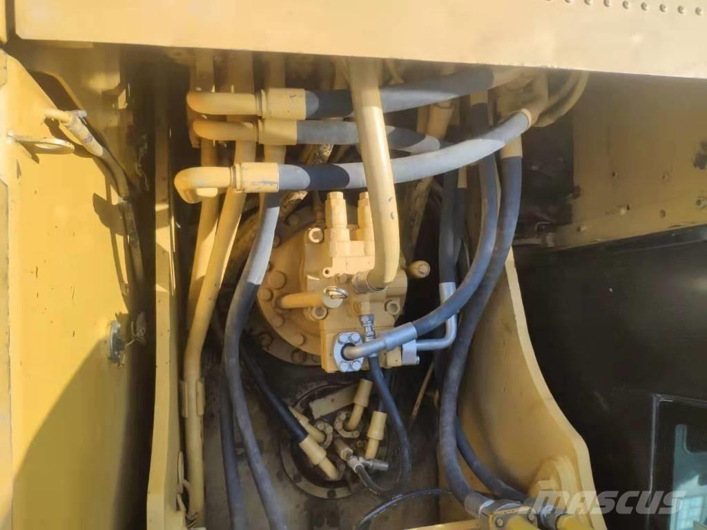 CAT 320 B Lánctalpas kotrók