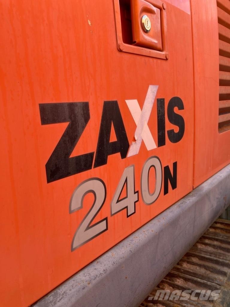 Hitachi ZX 240 Lánctalpas kotrók