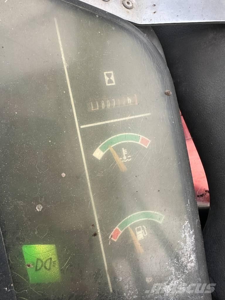 Komatsu PC 75 Közepes (midi) kotrók 7 t - 12 t