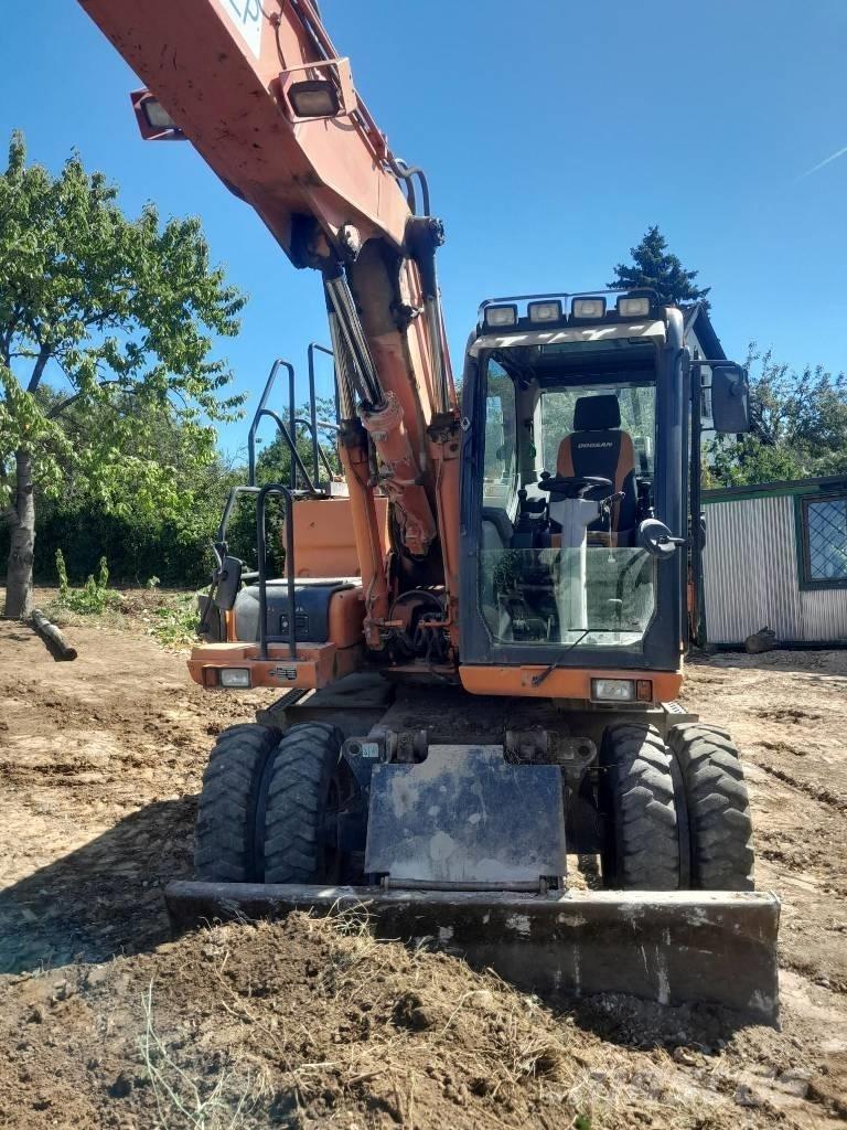 Doosan DX 160 W-3 Gumikerekes kotrók